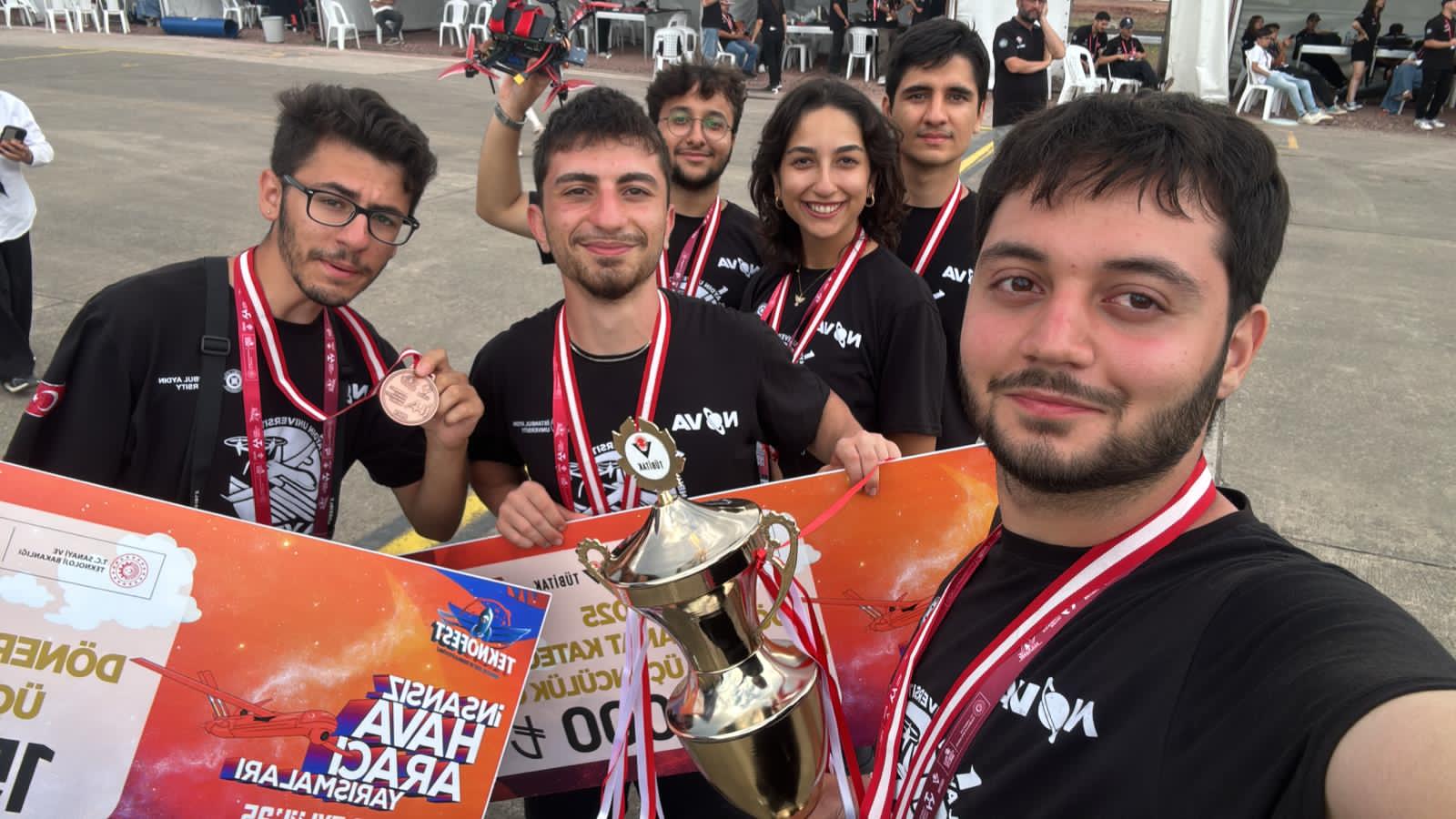 PROF. DR. MUSTAFA AYDIN, TEKNOFEST’TE GENÇLERİ YALNIZ BIRAKMADI Öne Çıkan Görsel