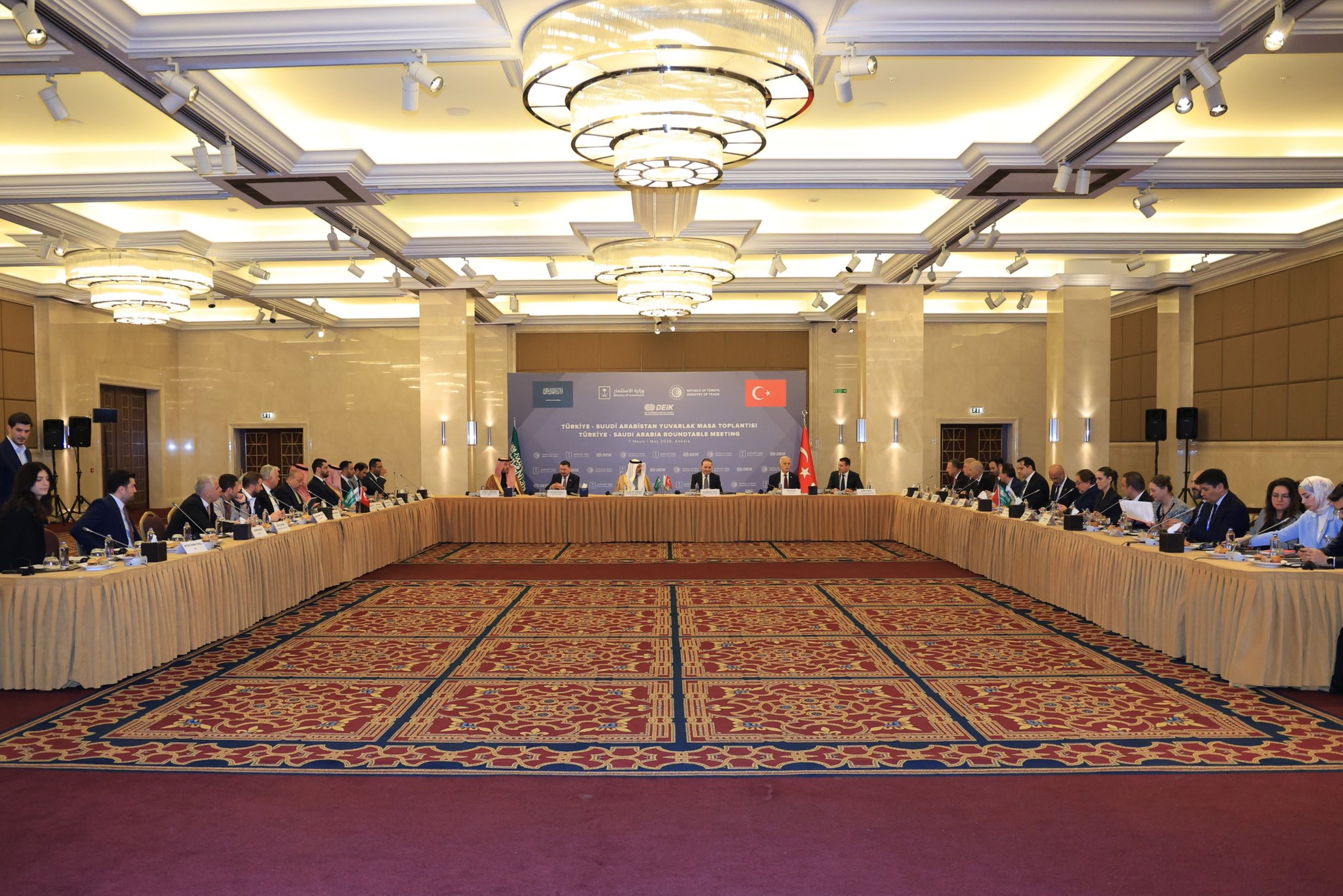 https://mustafaaydin.com/wp-content/uploads/2026/06/DEIK-YUVARLAK-MASA-2.jpg